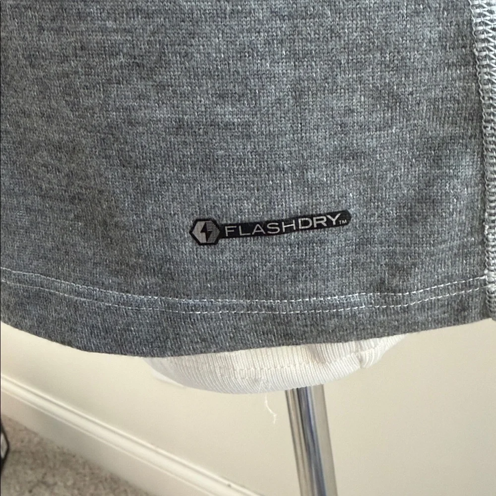 The North Face Women's Flash Dry SS V neck Tee, Medium, Like New - Picture 3 of 8